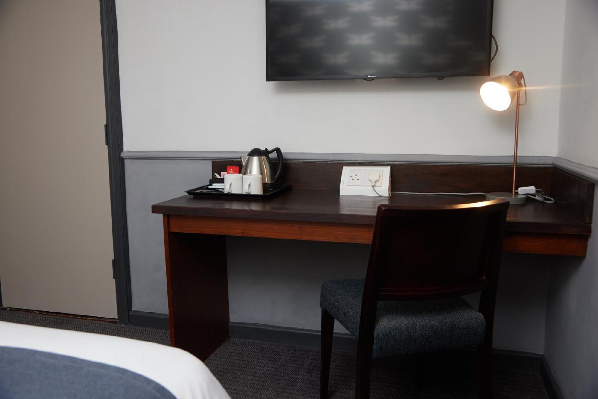 Hotel Charnwood Arms à Coalville Extérieur photo