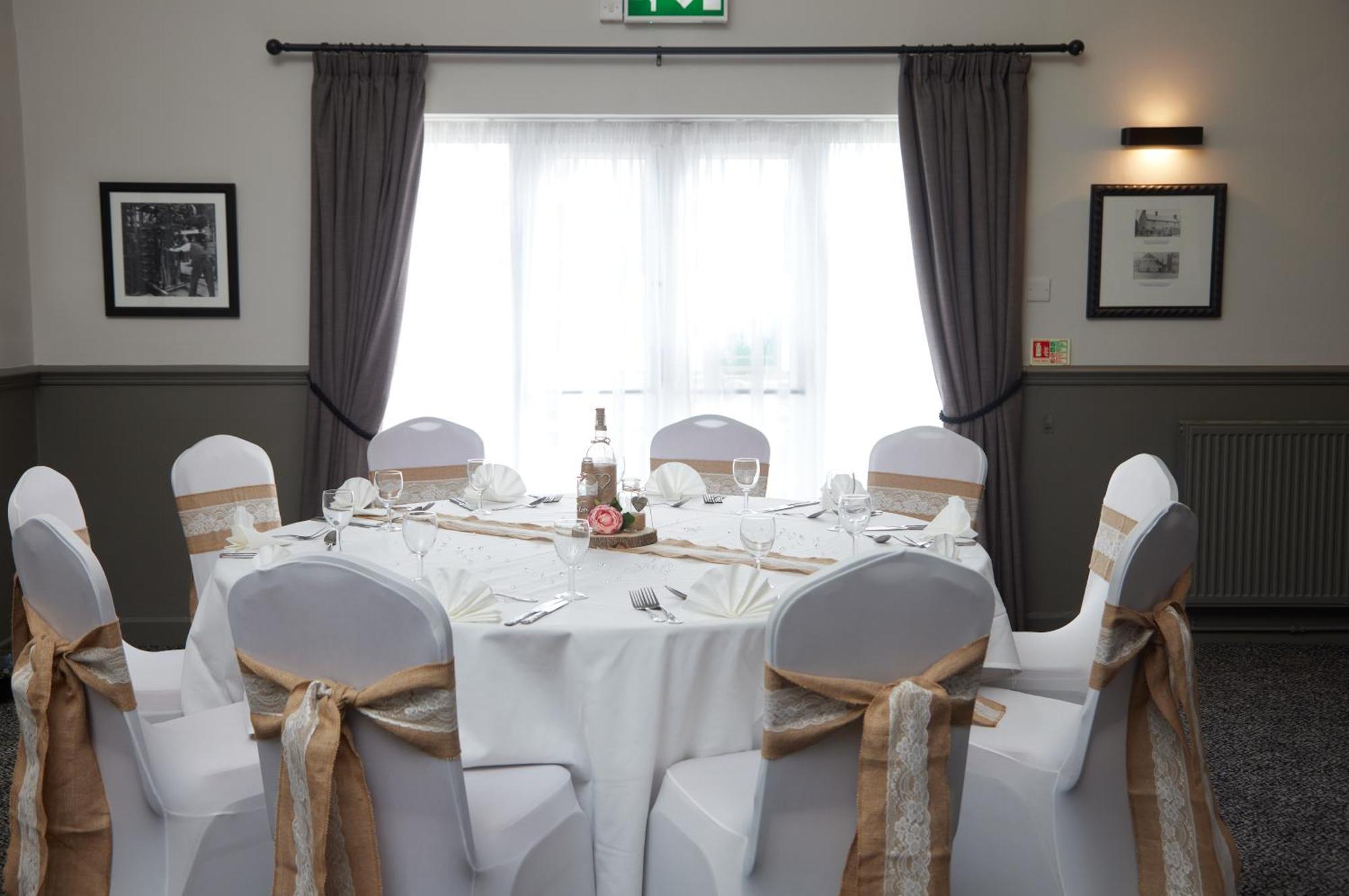 Hotel Charnwood Arms à Coalville Extérieur photo