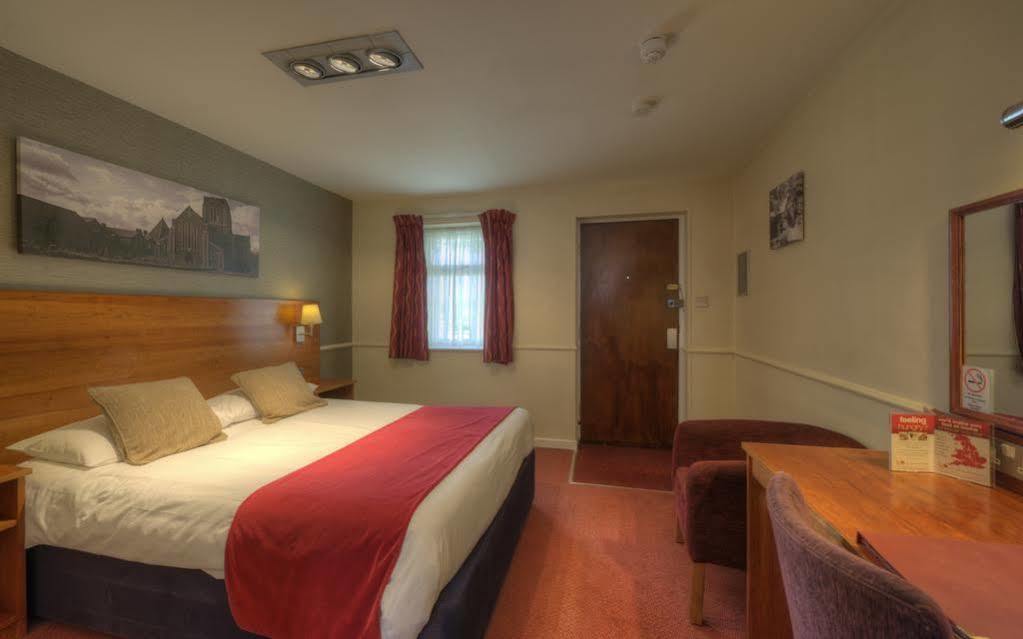 Hotel Charnwood Arms à Coalville Extérieur photo